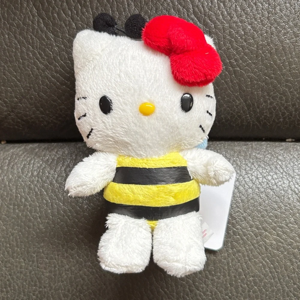 Hello kitty adorable stuffed bee with blue wings - Picture 4 of 4
